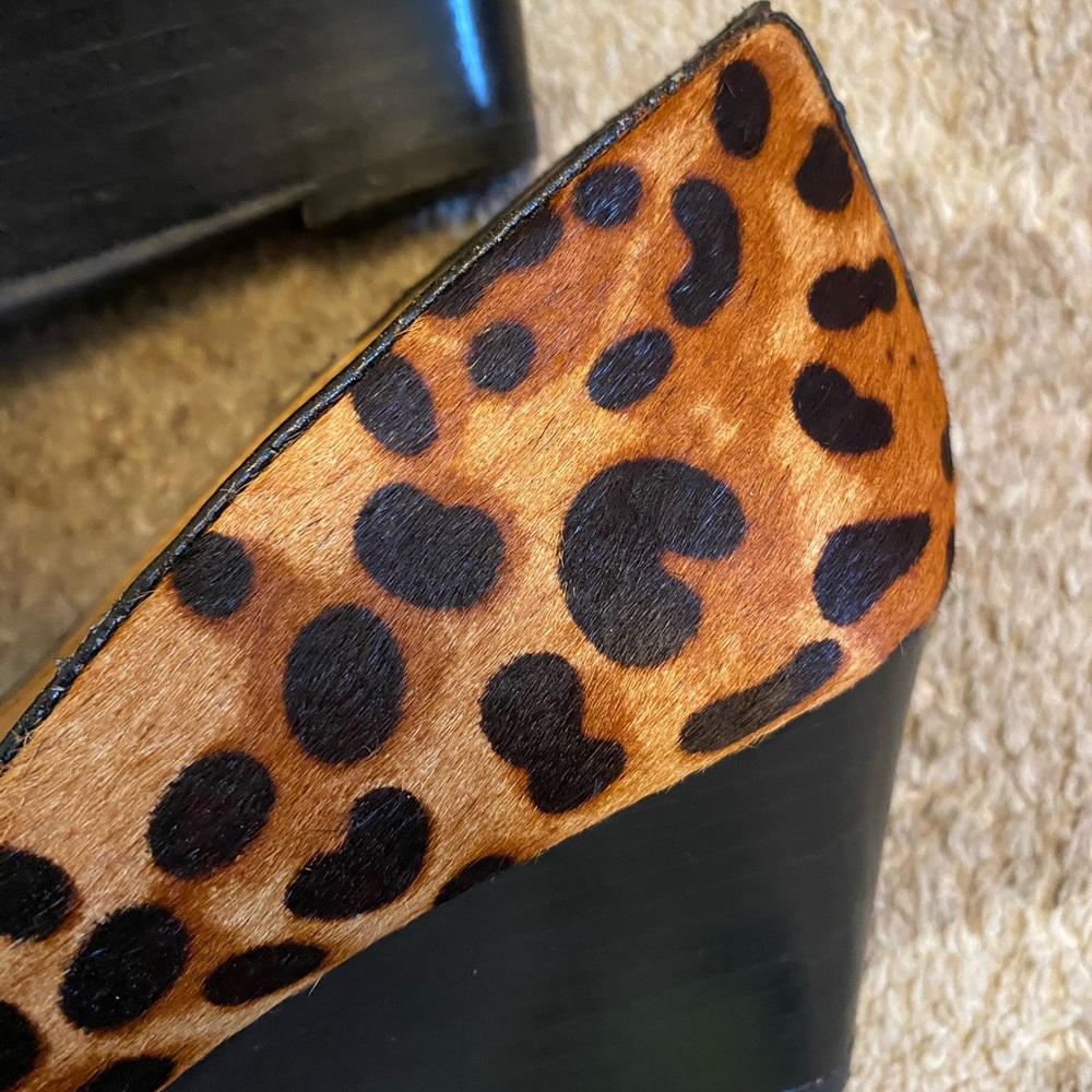 gently worn and visible mark on back wedge, easy to paint and cover up. - Picture 8 of 8